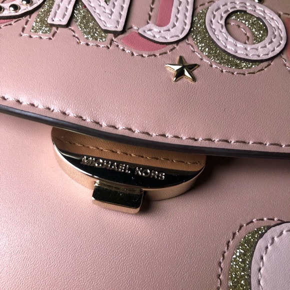 Brand new Michael kors text polished crossbody bag - Picture 3 of 8